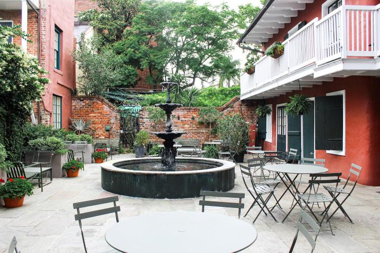 Hotel Maison de Ville courtyard fountain